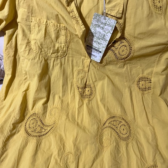 Yellow Gold Women's Top with Paisley Design NWT - Picture 9 of 10